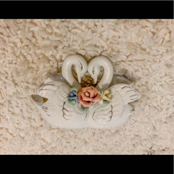 Vintage Kitschy Double Swan Planter with Flowers - Picture 2 of 8